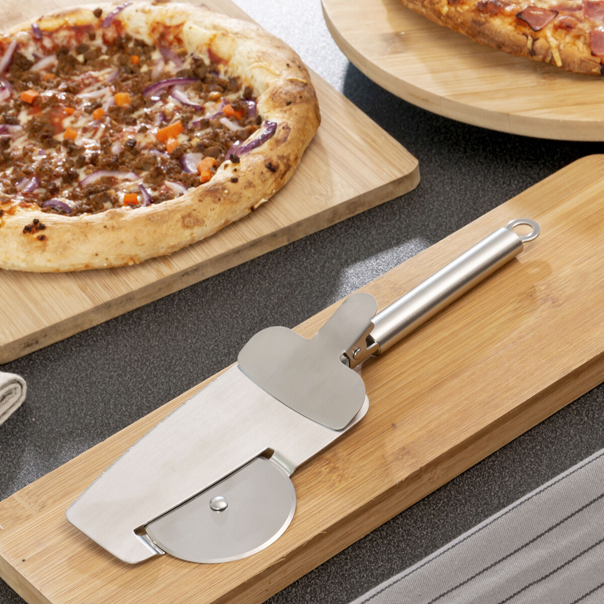 Cortador de Pizza 4 em 1 com Pá e Pinça
