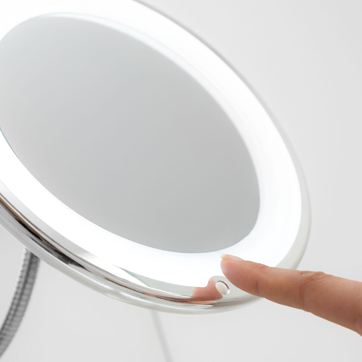 Espelho de Aumento LED com Braço Flexível e Ventosa - Image 4