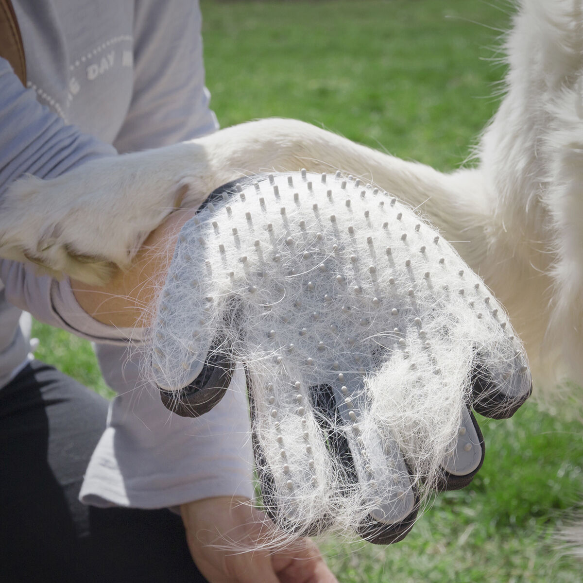 Luva de Silicone para Escovar e Massajar Animais - Image 2