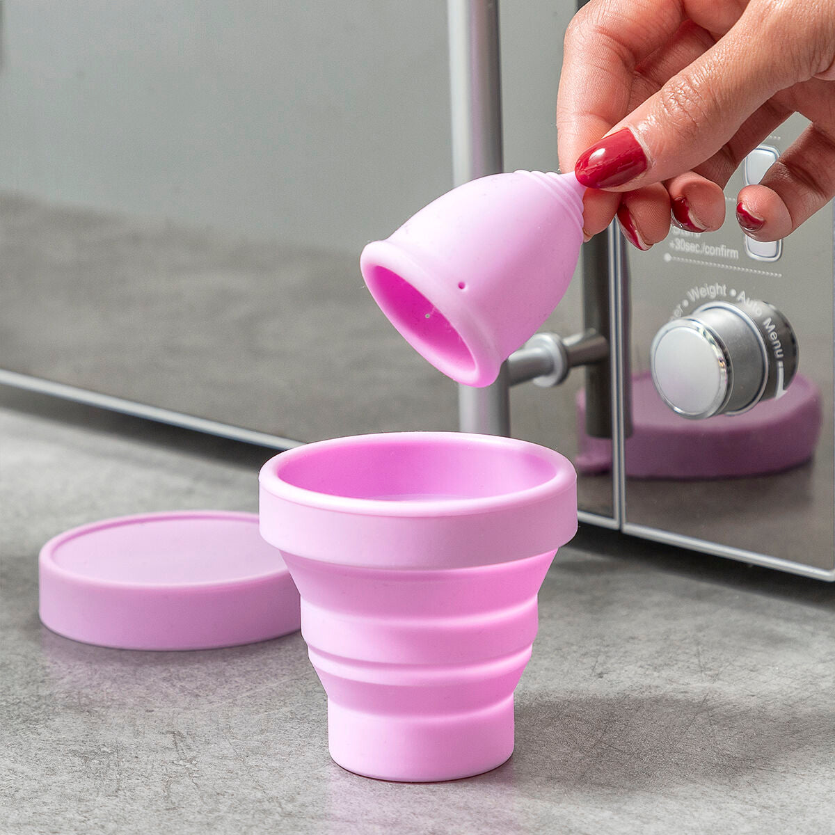 Copo Menstrual Reutilizável com Acessórios – Silicone Médico (Tam. S e L) - Image 9